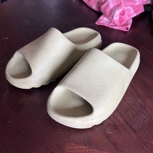 Yeezy slides size 10, hardly worn.